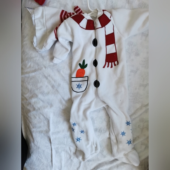 George Snowman 12 month sleeper/suit and hat set - Picture 4 of 10